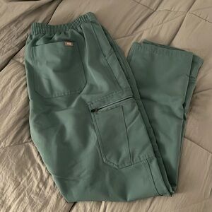 Sage green Yola skinny figs M